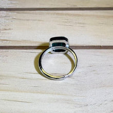 Load image into Gallery viewer, Malachite Adjustable Ring 孔雀石镶嵌活口戒指
