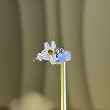 Load image into Gallery viewer, Labradorite Kitty Silver Stud Earrings 拉长石灰月光石镶嵌凯蒂猫银耳钉
