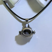 Load image into Gallery viewer, Kyanite Amulet Box Pendant Necklace 蓝晶石嘎乌盒吊坠项链
