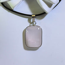 Load image into Gallery viewer, Rose Quartz Pendant Necklace 粉水晶吊坠项链

