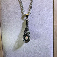 Load image into Gallery viewer, White Opal Pendant Necklace 白色欧泊镶嵌吊坠项链
