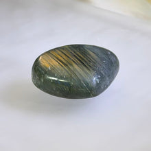 Load image into Gallery viewer, Labradorite Heart Figurine 拉长石爱心摆件
