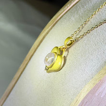 Load image into Gallery viewer, Moonstone Heart Pendant Necklace 月光石镶嵌爱心吊坠项链
