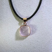 Load image into Gallery viewer, Rose Quartz Tower Pendant Necklace 粉水晶唐塔吊坠项链
