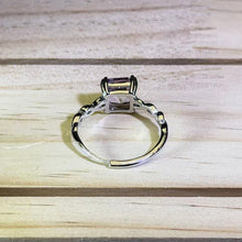 Load image into Gallery viewer, Amethyst Adjustable Ring 紫水晶镶嵌活口戒指

