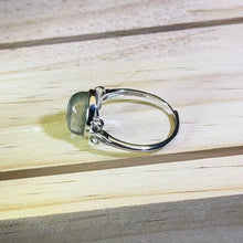 Load image into Gallery viewer, Green Phantom Quartz Adjustable Ring 绿幽灵水晶镶嵌活口戒指
