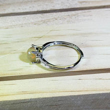 Load image into Gallery viewer, Honey Opal Adjustable Ring 蜜色欧泊镶嵌活口戒指
