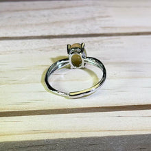 Load image into Gallery viewer, Honey Opal Adjustable Ring 蜜色欧泊镶嵌活口戒指

