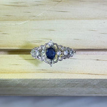 Load image into Gallery viewer, Blue Sapphire Adjustable Ring 蓝色蓝宝石镶嵌活口戒指
