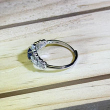 Load image into Gallery viewer, Blue Sapphire Adjustable Ring 蓝色蓝宝石镶嵌活口戒指
