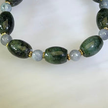 Load image into Gallery viewer, Green Jade Beaded Bracelet 油青翡翠手串
