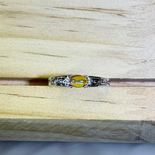 Load image into Gallery viewer, Honey Opal Adjustable Ring 蜜色欧泊镶嵌活口戒指
