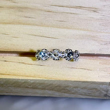 Load image into Gallery viewer, Sky Blue Topaz Adjustable Flower Ring 天空蓝托帕石镶嵌活口小花戒指
