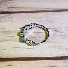 Load image into Gallery viewer, Sky Blue Topaz Adjustable Flower Ring 天空蓝托帕石镶嵌活口小花戒指

