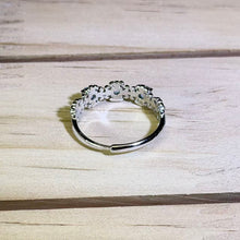 Load image into Gallery viewer, Sky Blue Topaz Adjustable Flower Ring 天空蓝托帕石镶嵌活口小花戒指
