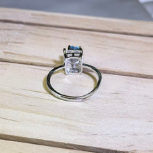 Load image into Gallery viewer, Clear Quartz Swiss Blue Topaz Adjustable Ring 白水晶托石瑞士蓝托帕石镶嵌活口戒指
