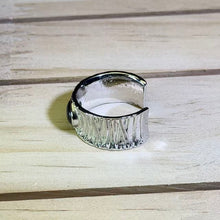 Load image into Gallery viewer, Hypersthene Adjustable Ring 金运石镶嵌活口戒指

