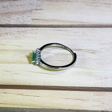 Load image into Gallery viewer, Emerald Adjustable Ring 祖母绿镶嵌活口戒指
