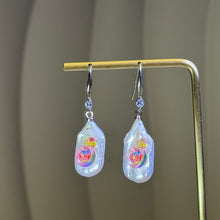 Load image into Gallery viewer, White Baroque Freshwater Pearl Drop Earrings 白色巴洛克淡水珍珠耳钩
