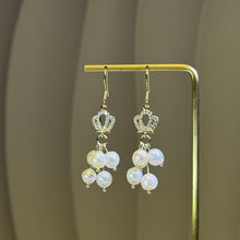 Load image into Gallery viewer, White Freshwater Pearl Drop Earrings 白色淡水珍珠耳坠
