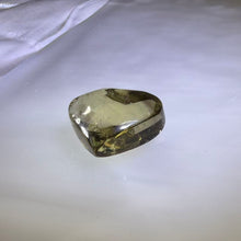 Load image into Gallery viewer, Citrine Heart 黄水晶爱心
