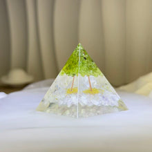 Load image into Gallery viewer, Peridot Tree of Life Resin Orgonite Tower 橄榄石生命之树滴胶奥根塔
