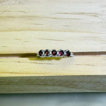 Load image into Gallery viewer, Red Almandine Garnet Adjustable Ring 酒红石榴石镶嵌活口戒指
