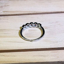 Load image into Gallery viewer, Red Almandine Garnet Adjustable Ring 酒红石榴石镶嵌活口戒指
