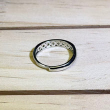 Load image into Gallery viewer, Peridot Adjustable Ring 橄榄石镶嵌活口戒指
