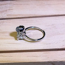 Load image into Gallery viewer, Labradorite Astronaut Adjustable Ring 拉长石灰月光石镶嵌太空人活口戒指
