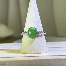 Load image into Gallery viewer, Green Nephrite Adjustable Ring 和田玉碧玉镶嵌活口戒指
