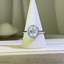 Load image into Gallery viewer, Clear Quartz Adjustable Ring 白水晶镶嵌活口戒指
