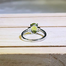 Load image into Gallery viewer, Peridot Adjustable Ring 橄榄石镶嵌活口戒指
