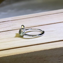 Load image into Gallery viewer, Labradorite Adjustable Ring 拉长石灰月光石镶嵌猫头活口戒指
