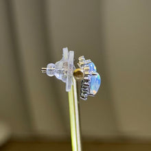 Load image into Gallery viewer, White Opal Silver Stud Earrings 白色欧泊镶嵌耳钉
