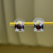 Load image into Gallery viewer, Red Almandine Garnet Silver Stud Earrings 酒红石榴石镶嵌耳钉
