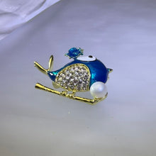 Load image into Gallery viewer, White Freshwater Pearl Bird Brooch 白色淡水珍珠小鸟胸针
