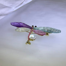 Load image into Gallery viewer, White Freshwater Pearl Dragonfly Brooch 白色淡水珍珠蜻蜓胸针
