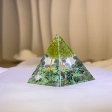 Load image into Gallery viewer, Peridot Zoisite Resin Orgonite Pyramid 橄榄石红绿宝滴胶奥根塔
