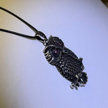 Load image into Gallery viewer, Purple Rhodolite Garnet Owl Pendant Necklace 紫牙乌石榴石猫头鹰吊坠项链

