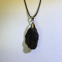 Load image into Gallery viewer, Moldavite Pendant Necklace 捷克陨石吊坠项链
