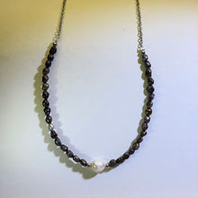 Load image into Gallery viewer, Black White Freshwater Pearl Necklace 黑白淡水珍珠项链
