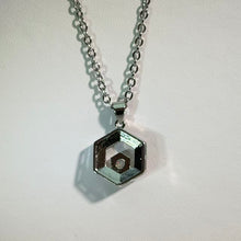 Load image into Gallery viewer, Opal Honeycomb Necklace 欧泊蜂巢形项链
