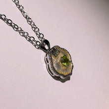 Load image into Gallery viewer, Peridot Ruyi Necklace 橄榄石如意项链
