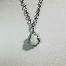 Load image into Gallery viewer, Opal Teardrop Necklace 欧泊水滴项链

