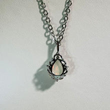 Load image into Gallery viewer, Opal Teardrop Necklace 欧泊水滴项链
