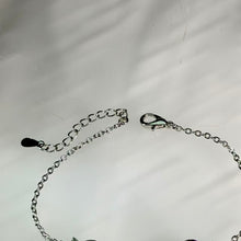 Load image into Gallery viewer, Amethyst Fish Bracelet 紫水晶小鱼手链
