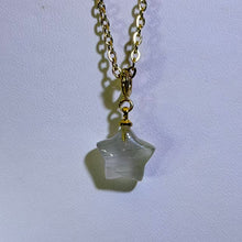 Load image into Gallery viewer, Green Prehnite Star Necklace 绿色葡萄石星星项链
