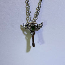 Load image into Gallery viewer, Chrome Diopside Winged Key Necklace 透辉石翅膀钥匙项链
