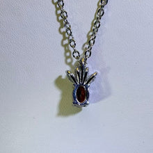 Load image into Gallery viewer, Red Almandine Garnet Crown Necklace 酒红石榴石花冠项链
